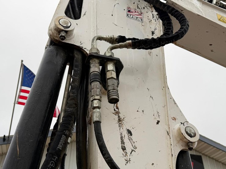 2020-bobcat-e85-image-10