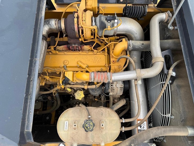 2019-deere-210g-lc-image-30