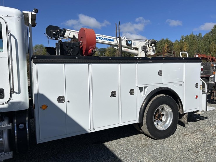 2017-peterbilt-337-image-18