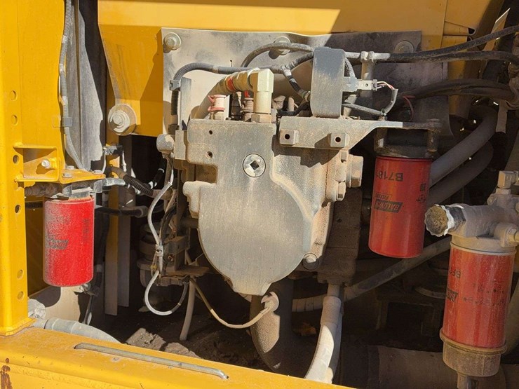 komatsu-pc210-lc-10-image-37