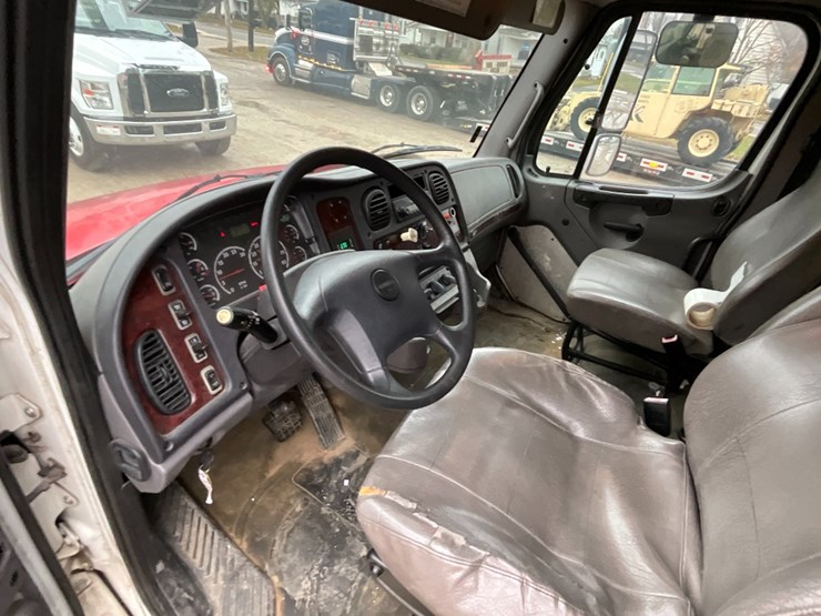 freightliner-m2-106-image-17