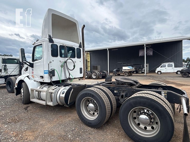 peterbilt-579-image-4