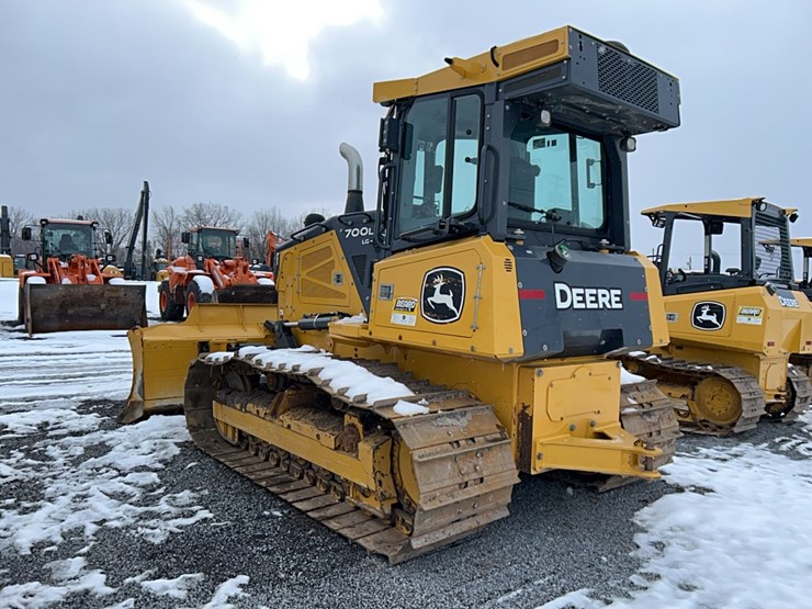 2023-deere-700l-image-14