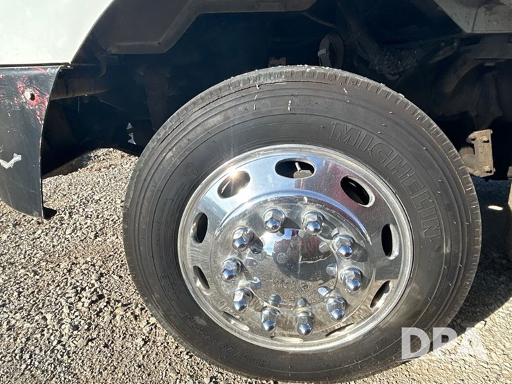 peterbilt-330-image-27