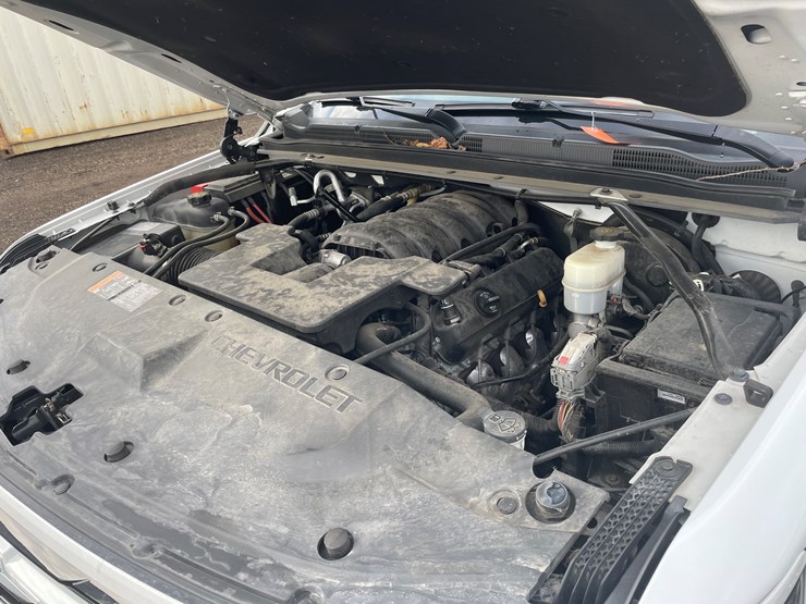 2019-chevrolet-suburban-image-40