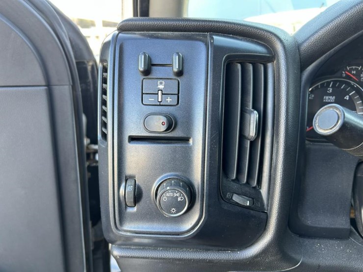 2015-chevrolet-silverado-2500hd-image-111