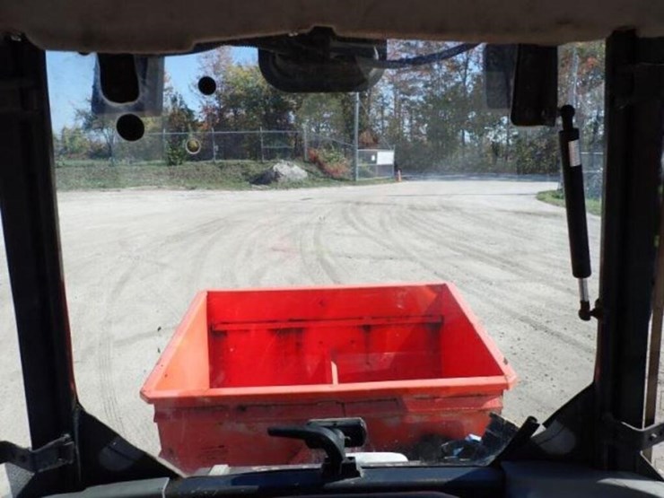 2011-kubota-m7040d-image-29