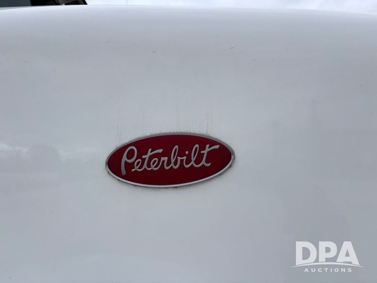 peterbilt-378-image-33
