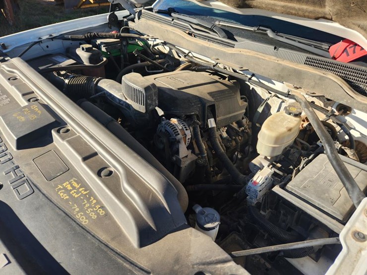 2017-chevrolet-2500-image-34