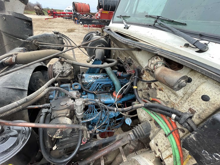 international-4900-image-77