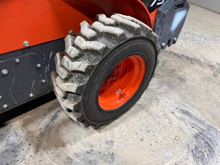 2023-kubota-ssv75hc-skid-steer-loader-image-13