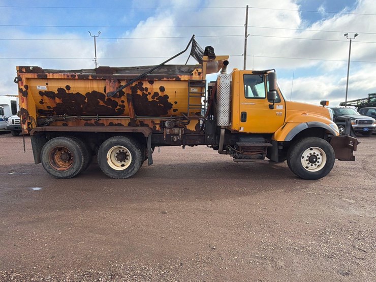 international-7400-image-5