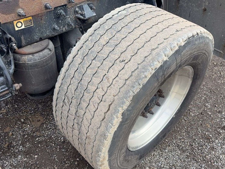 2018-peterbilt-579-image-8