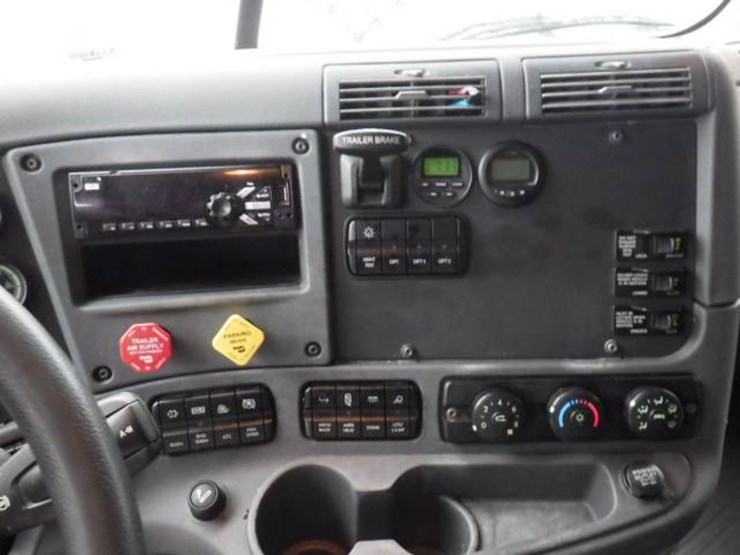 freightliner-cascadia-125-image-21