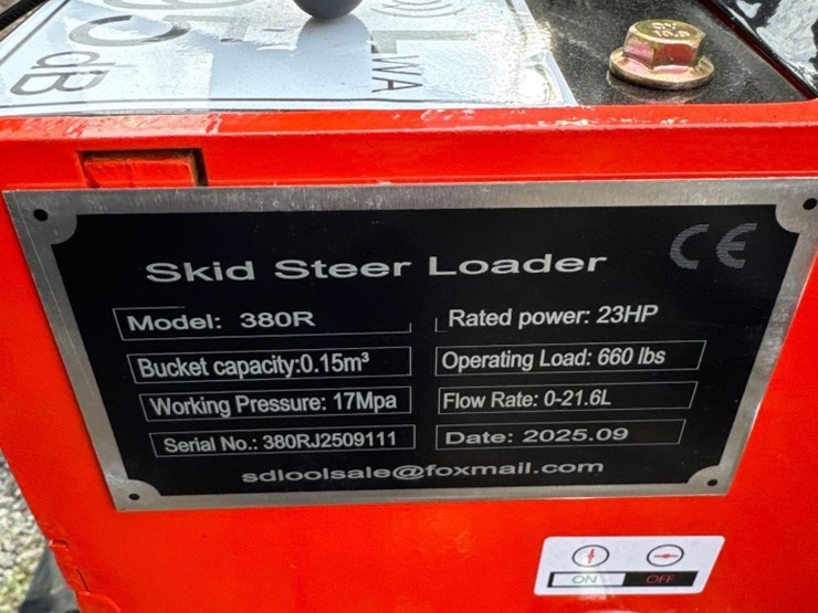 new-sdlool-co-mini-stand-on-skidloader-model-sl380-image-2