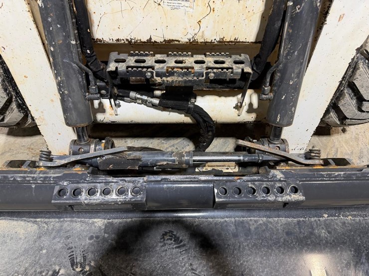 2022-bobcat-s740-image-10