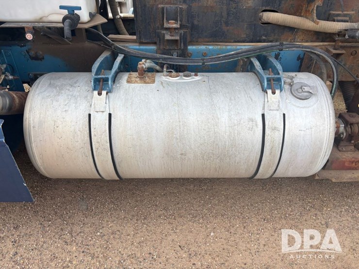 peterbilt-377-image-22