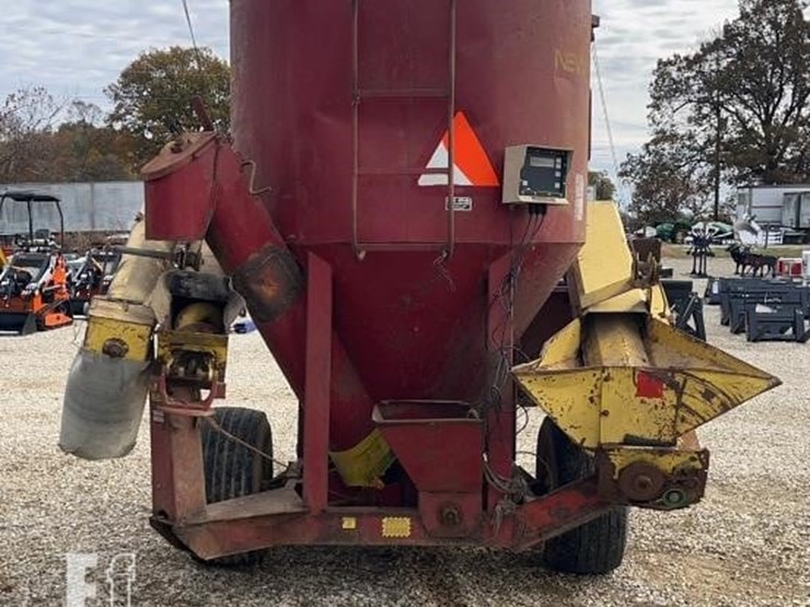 new-holland-355-image-4