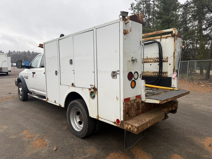 #1830-•-2015-ram-5500-4x4-service-truck-image-4
