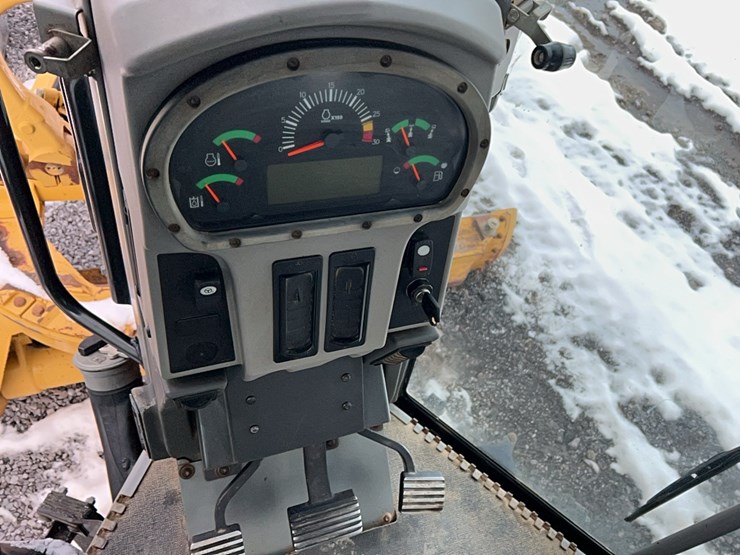 caterpillar-120m-image-23