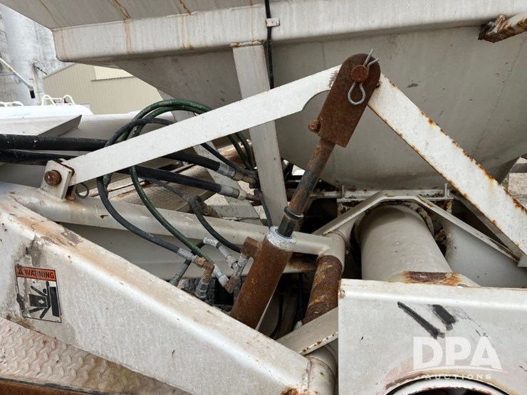 2001-peterbilt-330-image-32