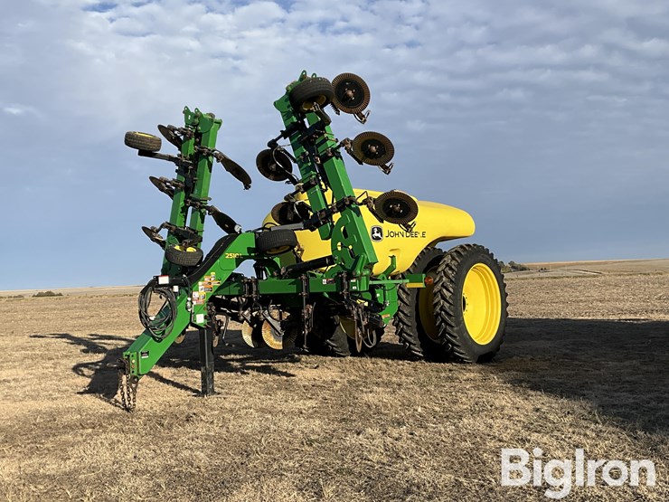 2014-john-deere-2510l-image-1