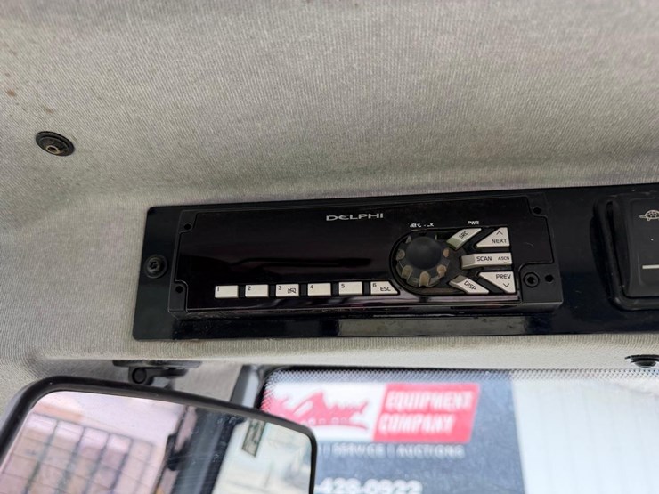 2020-deere-344l-image-25