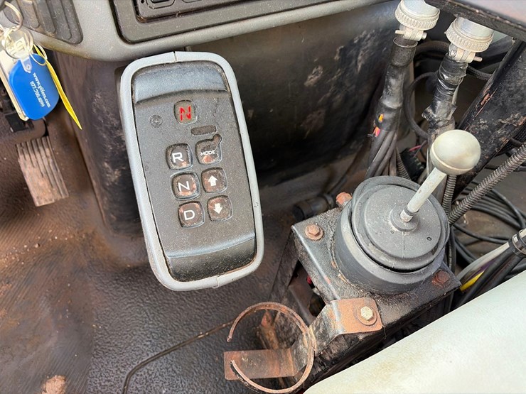 international-7400-image-37