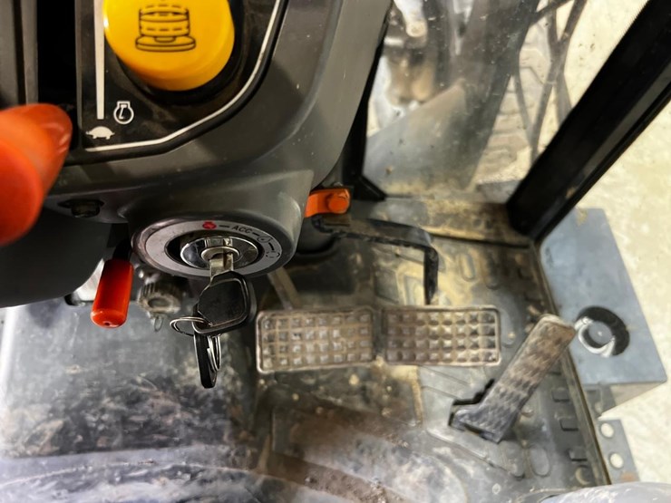 2017-massey-ferguson-1754-image-37