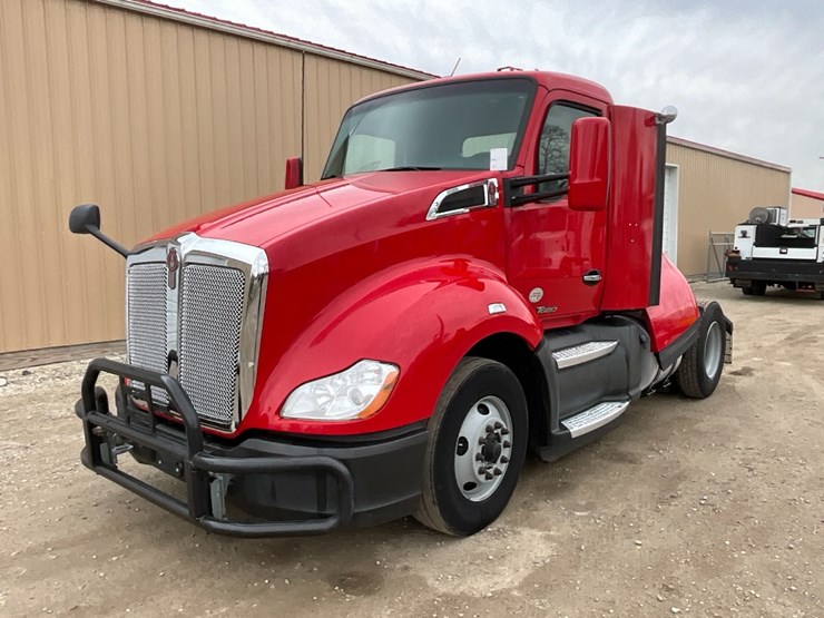 2020-kenworth-t680-image-1
