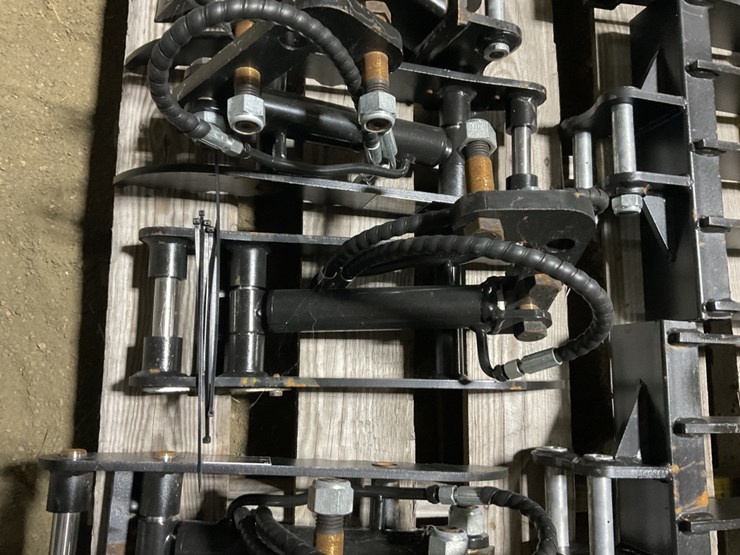 mini-excavator-hydraulic-thumb-image-1