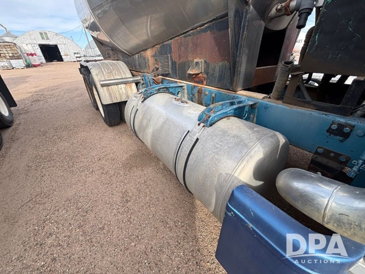 peterbilt-377-image-7