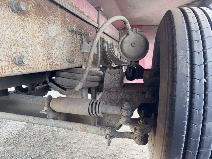 2004-peterbilt-357-image-30