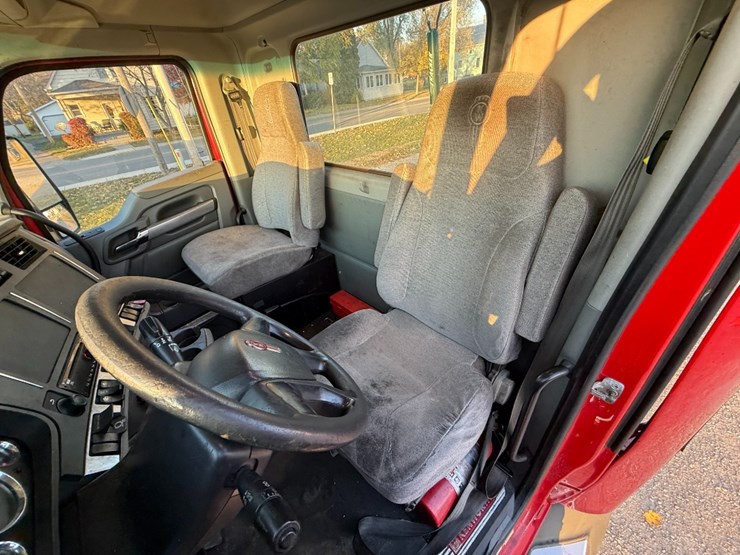 2019-kenworth-t680-image-18