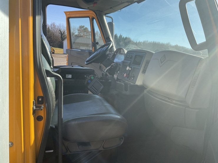 international-workstar-7600-image-6