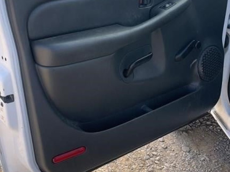 2003-chevrolet-silverado-2500-image-12