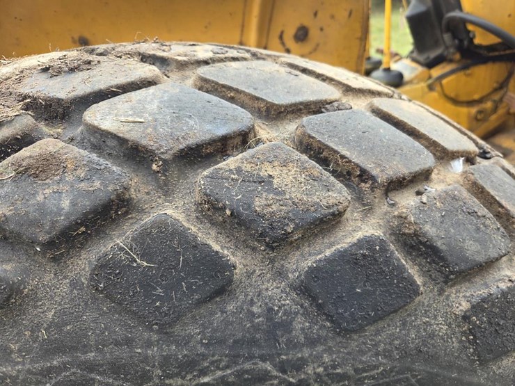 john-deere-300-image-49