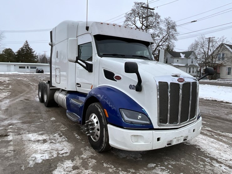 2015-peterbilt-579-image-2