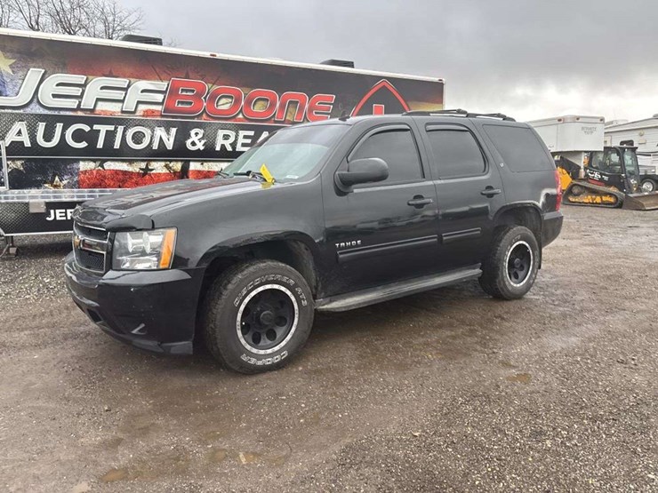 2011-chevrolet-tahoe-lt-image-1