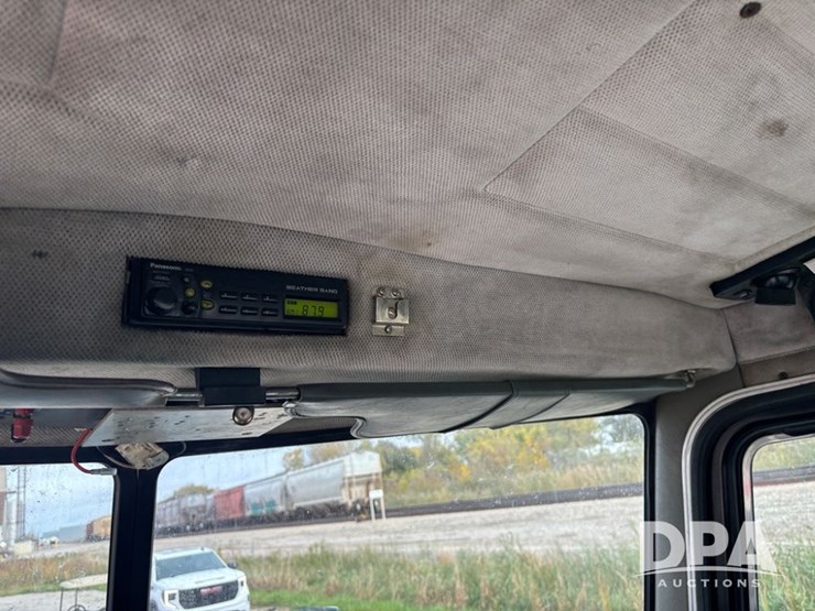 peterbilt-385-image-80