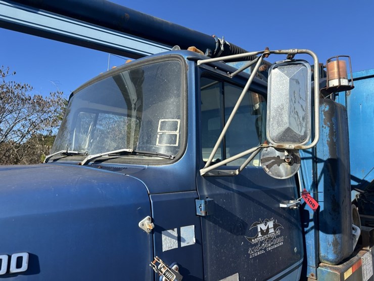 1990-ford-l9000-image-13