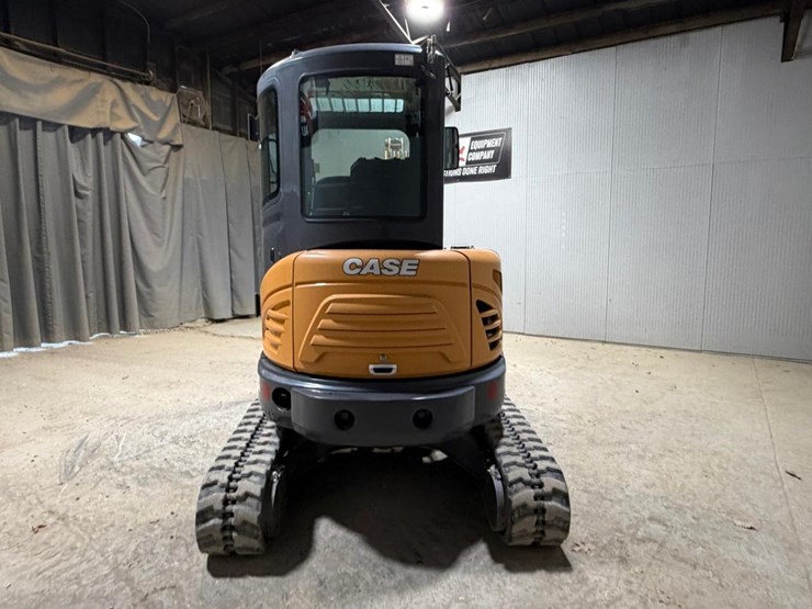 2022-case-cx37c-image-4