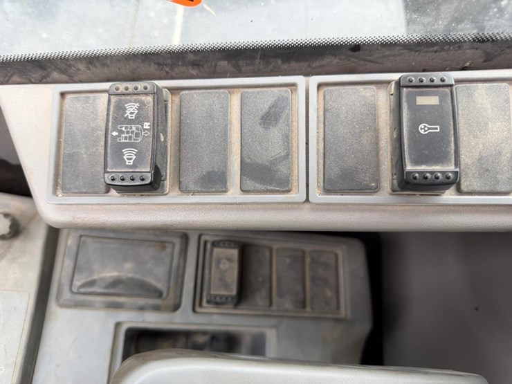 2018-deere-85g-image-37