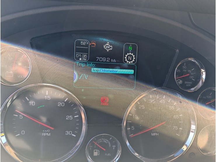 2020-kenworth-t680-image-31