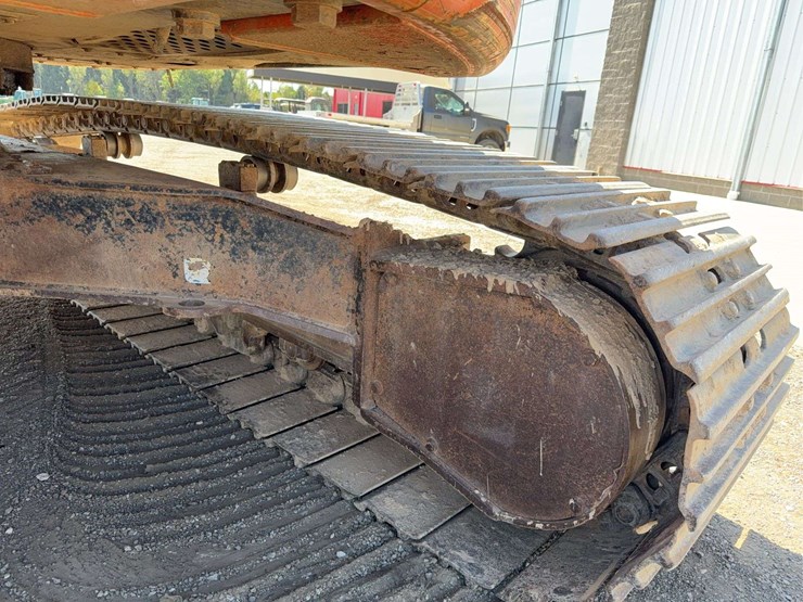 hitachi-225-excavator-image-29