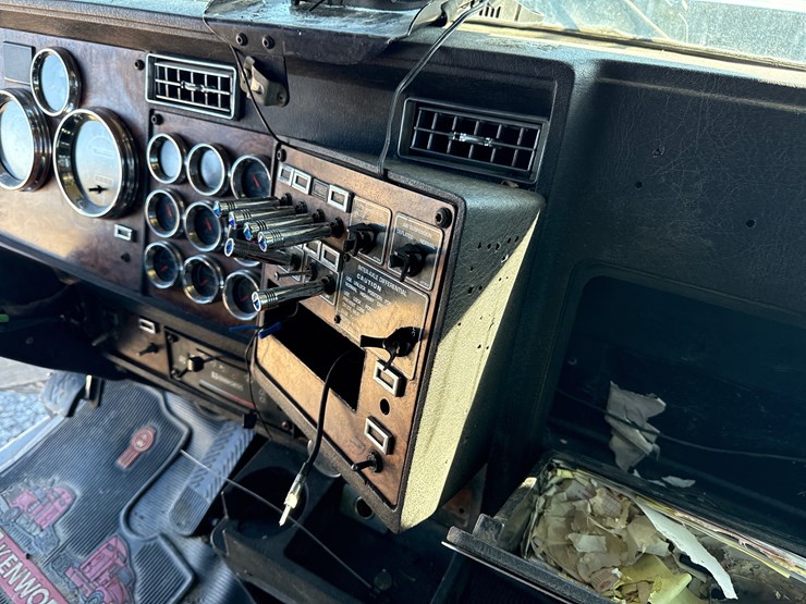 kenworth-w900-image-39