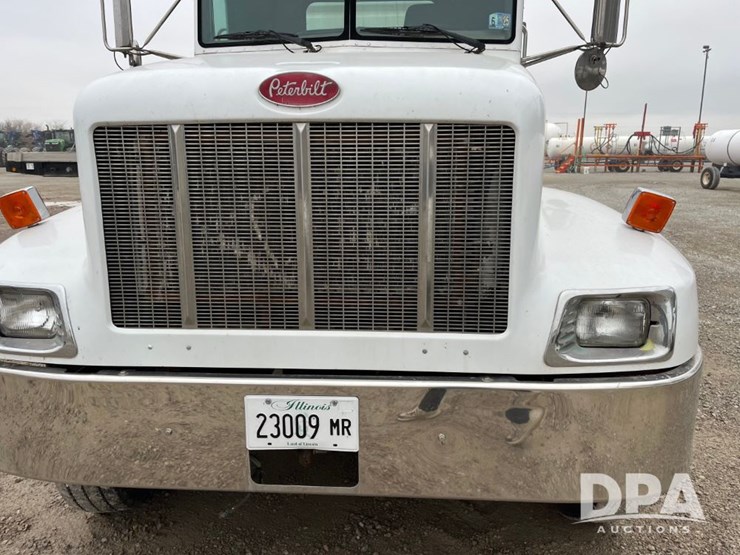 2001-peterbilt-330-image-17