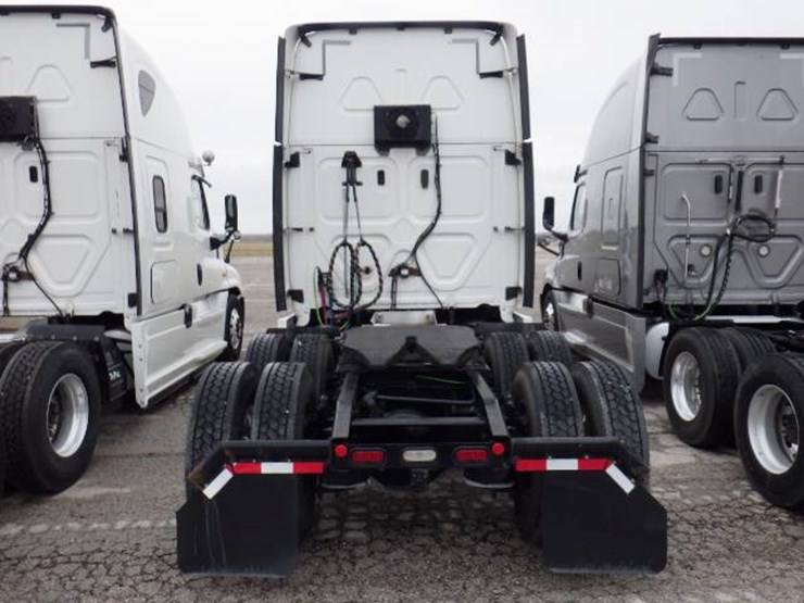 freightliner-cascadia-125-image-12