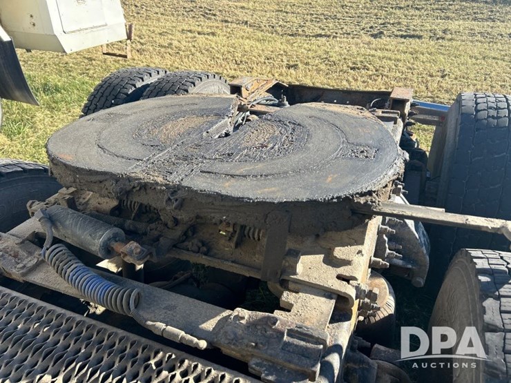 2010-peterbilt-386-image-15