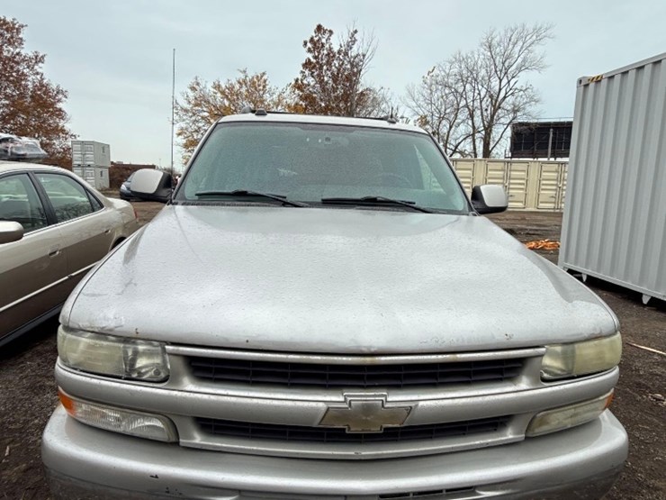 chevrolet-suburban-image-2